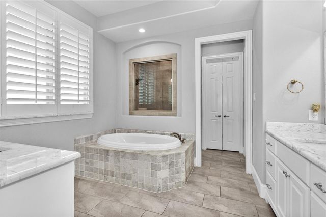 134 Pacific Grove Drive, Montgomery, TX 77316