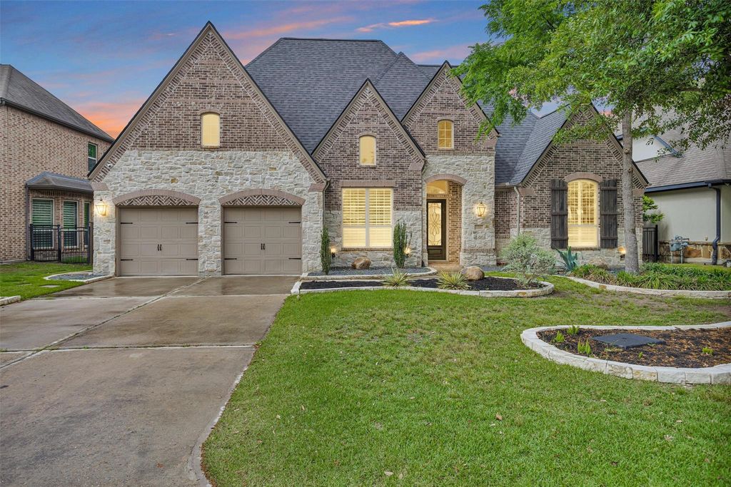 134 Pacific Grove Drive, Montgomery, TX 77316