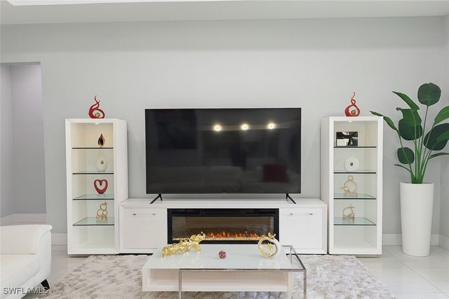 2330 4th AVE SE, Naples, FL 34117