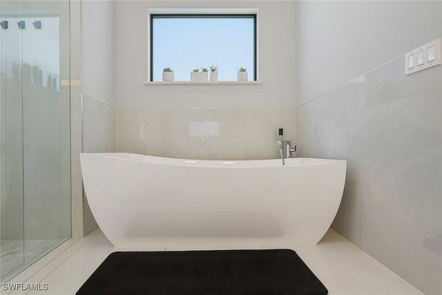 2330 4th AVE SE, Naples, FL 34117