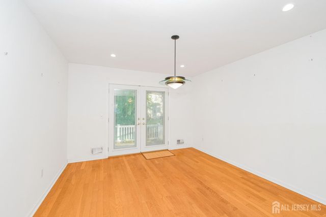 9 Sycamore Lane, Piscataway, NJ 08854