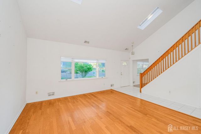 9 Sycamore Lane, Piscataway, NJ 08854