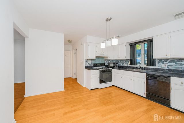 9 Sycamore Lane, Piscataway, NJ 08854
