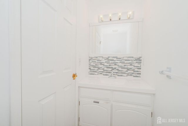 9 Sycamore Lane, Piscataway, NJ 08854
