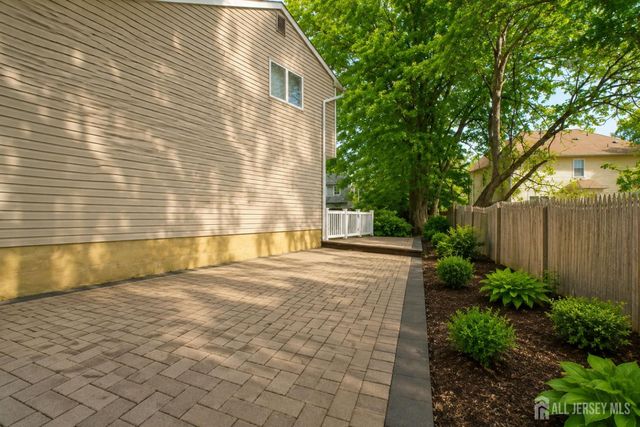 9 Sycamore Lane, Piscataway, NJ 08854