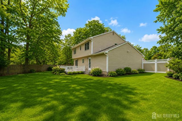 9 Sycamore Lane, Piscataway, NJ 08854