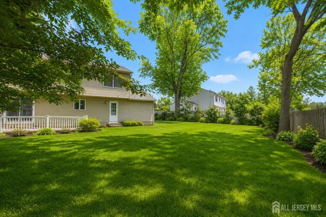 9 Sycamore Lane, Piscataway, NJ 08854
