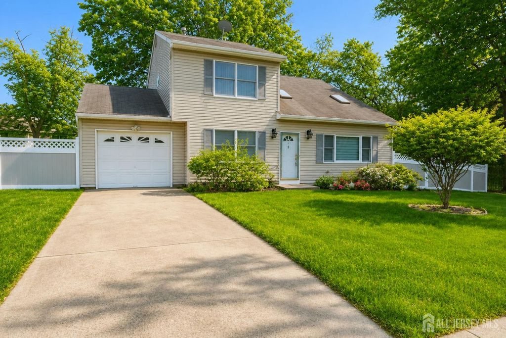9 Sycamore Lane, Piscataway, NJ 08854