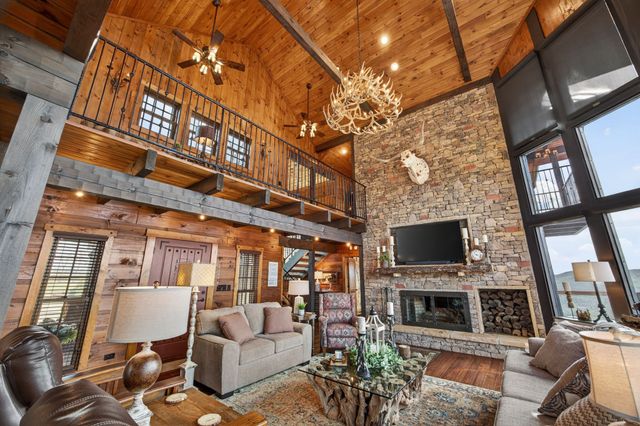 751 Bear Knob Ln, Crawford, TN 38554