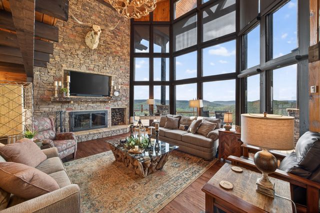 751 Bear Knob Ln, Crawford, TN 38554