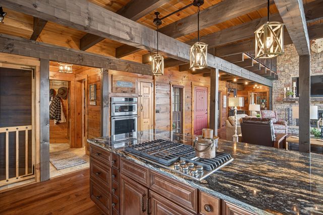 751 Bear Knob Ln, Crawford, TN 38554
