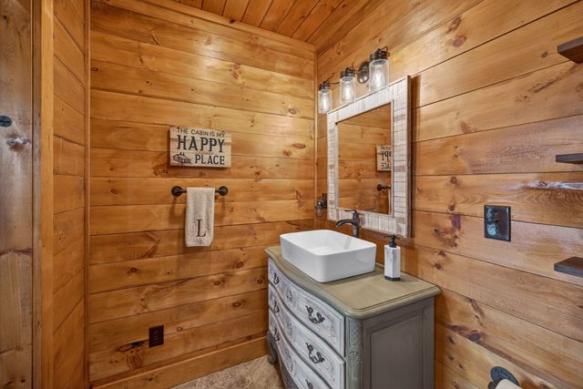 751 Bear Knob Ln, Crawford, TN 38554