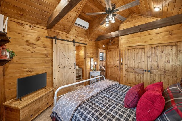 751 Bear Knob Ln, Crawford, TN 38554