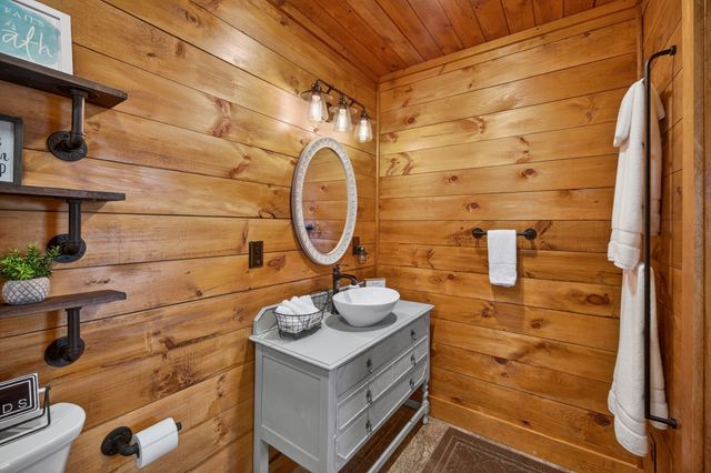 751 Bear Knob Ln, Crawford, TN 38554