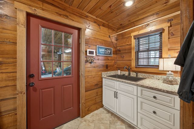 751 Bear Knob Ln, Crawford, TN 38554