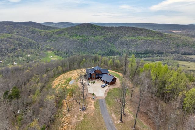 751 Bear Knob Ln, Crawford, TN 38554