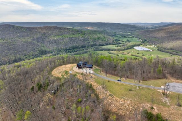 751 Bear Knob Ln, Crawford, TN 38554