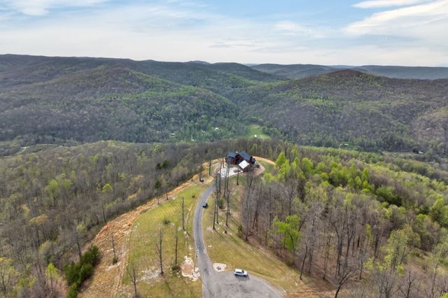 751 Bear Knob Ln, Crawford, TN 38554