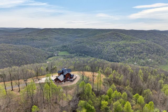 751 Bear Knob Ln, Crawford, TN 38554