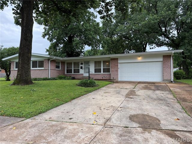 1340 Wadsworth Drive, Florissant, MO 63031
