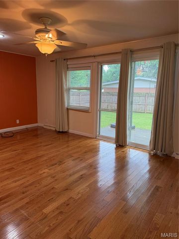 1340 Wadsworth Drive, Florissant, MO 63031