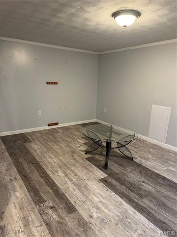 1340 Wadsworth Drive, Florissant, MO 63031