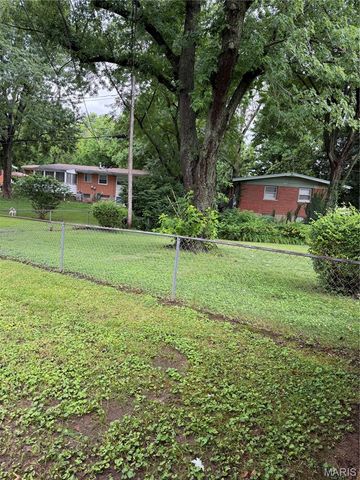 1340 Wadsworth Drive, Florissant, MO 63031