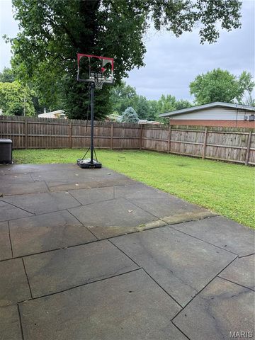 1340 Wadsworth Drive, Florissant, MO 63031