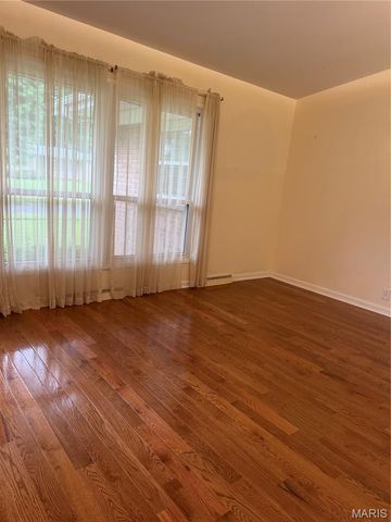 1340 Wadsworth Drive, Florissant, MO 63031