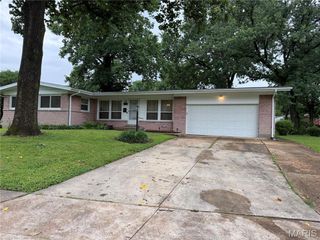 1340 Wadsworth Drive, Florissant, MO 63031