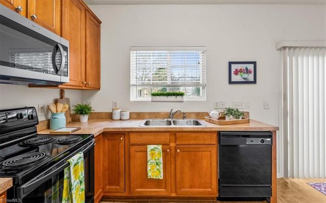 6886 Derby Run Drive, Whitsett, NC 27377