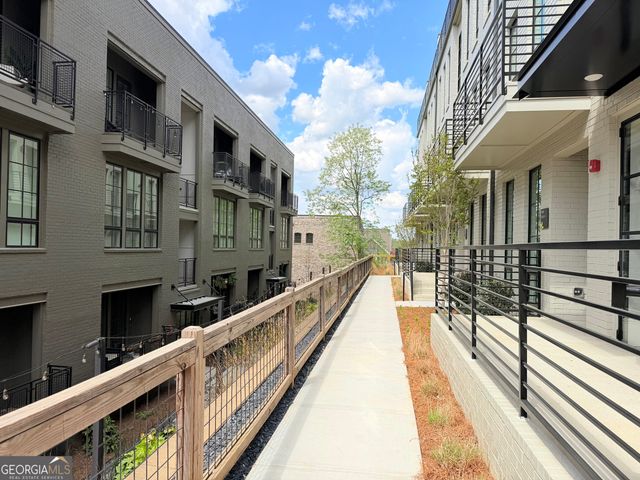 988 Bibbs Cir 4, Atlanta, GA 30318