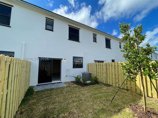 28637 SW 132nd Ct, Homestead, FL 33033