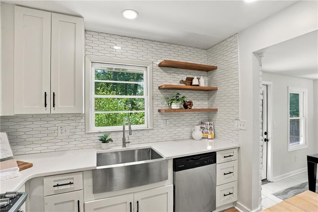 Image 10 of property listing at 1172 Blueberry Trail, Decatur, GA 30033
