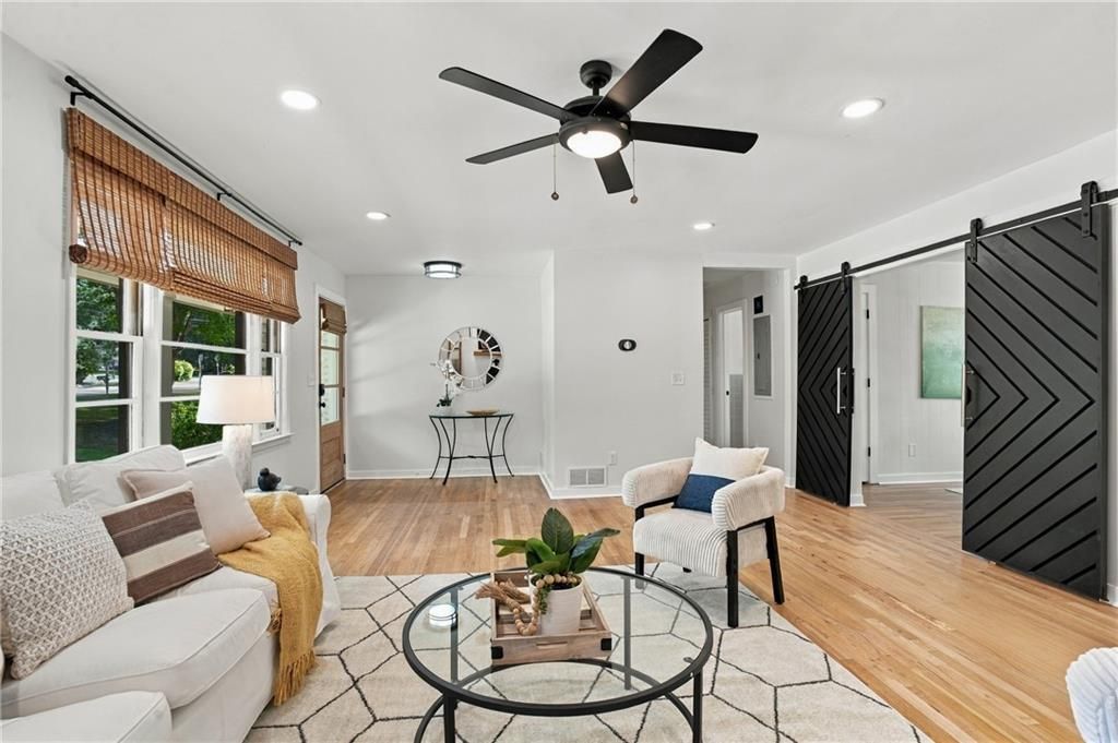Image 6 of property listing at 1172 Blueberry Trail, Decatur, GA 30033