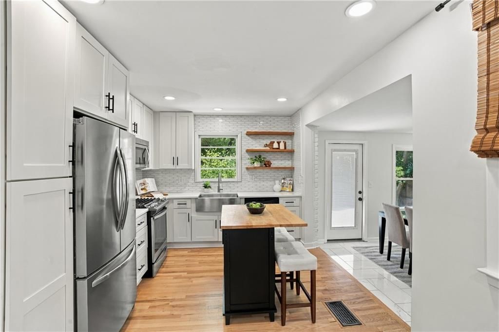 Image 9 of property listing at 1172 Blueberry Trail, Decatur, GA 30033