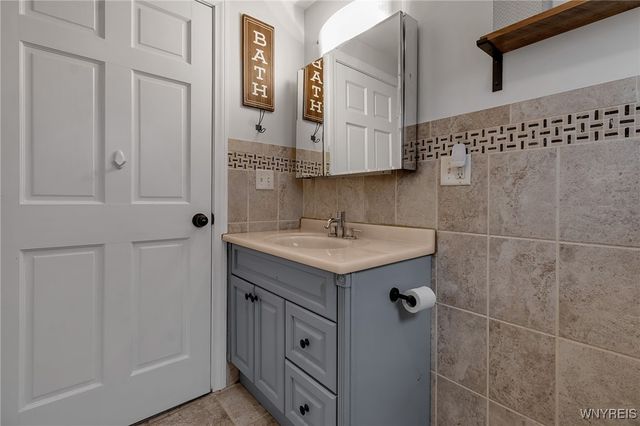 17 Fath Drive, Cheektowaga, NY 14225