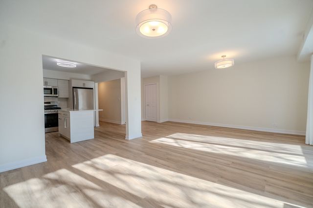 2740 W Farragut Avenue 2, Chicago, IL 60625