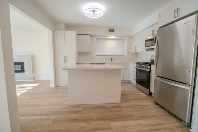 2740 W Farragut Avenue 2, Chicago, IL 60625