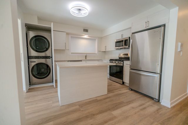 2740 W Farragut Avenue 2, Chicago, IL 60625