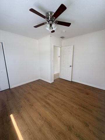 865 W 3RD Street, Riviera Beach, FL 33404