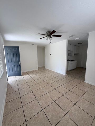 865 W 3RD Street, Riviera Beach, FL 33404