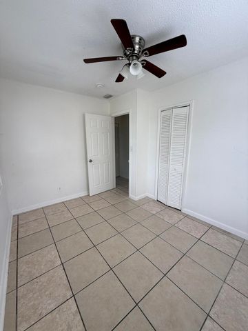 865 W 3RD Street, Riviera Beach, FL 33404