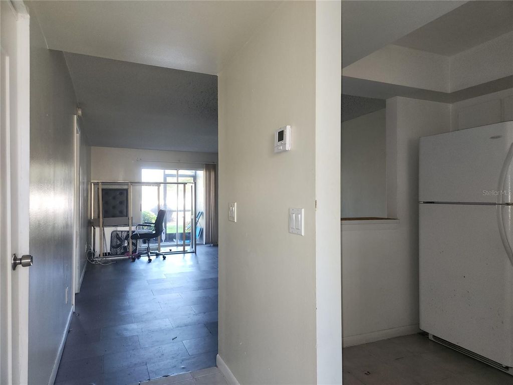 Image 3 of property listing at 6122 7TH AVENUE W, Bradenton, FL 34209