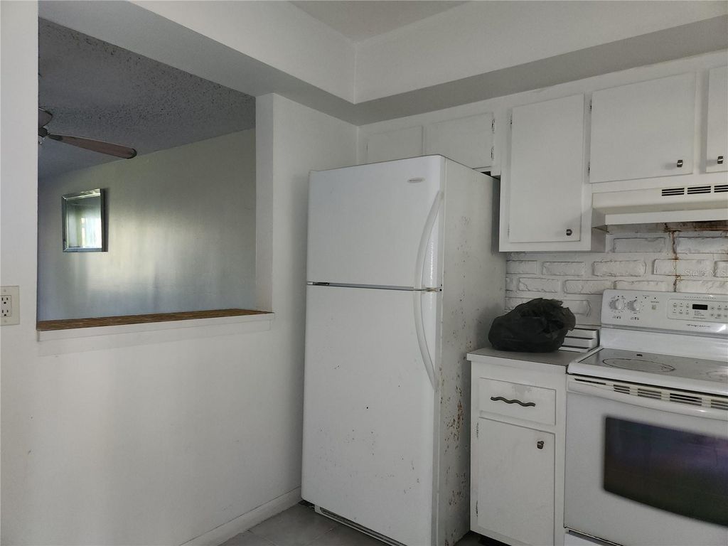 Image 7 of property listing at 6122 7TH AVENUE W, Bradenton, FL 34209