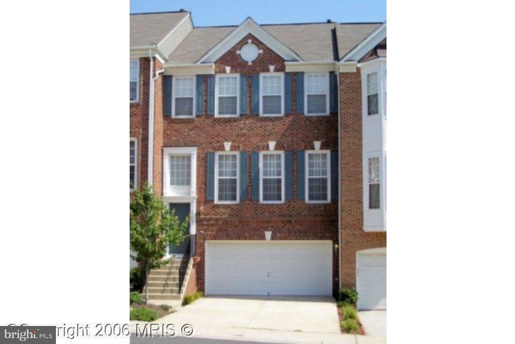 45798 MOUNTAIN PINE SQ, Sterling, VA 20166