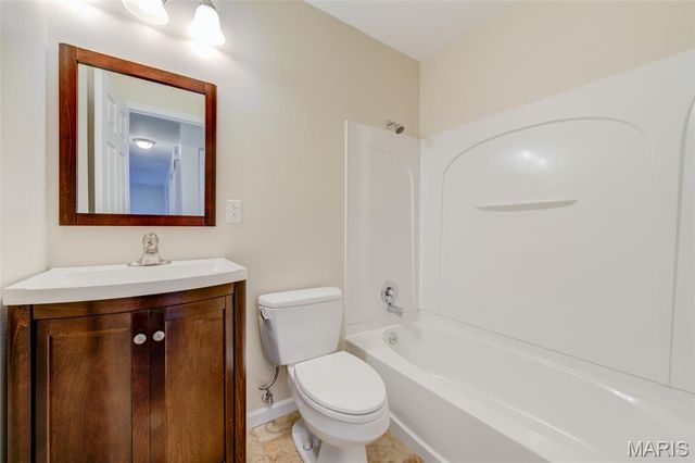 7057 Howdershell Road, Hazelwood, MO 63042