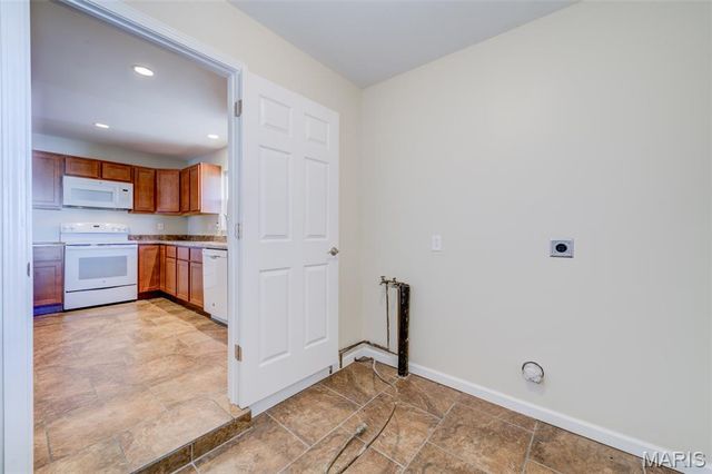 7057 Howdershell Road, Hazelwood, MO 63042