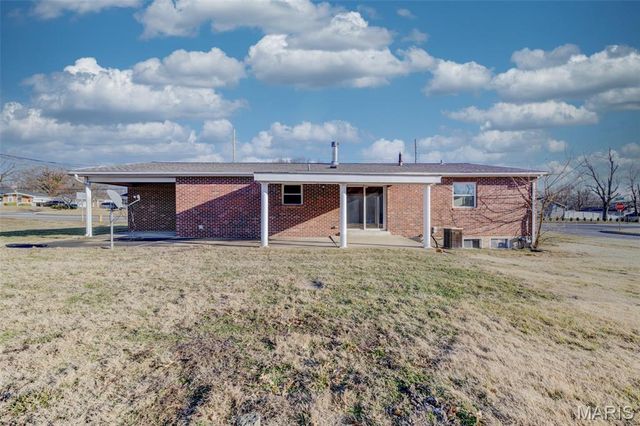 7057 Howdershell Road, Hazelwood, MO 63042