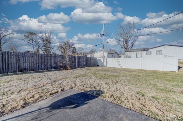 7057 Howdershell Road, Hazelwood, MO 63042